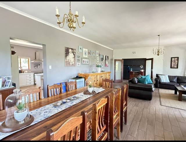 5 BEDROOM HOUSE FOR SALE IN BERGZICHT